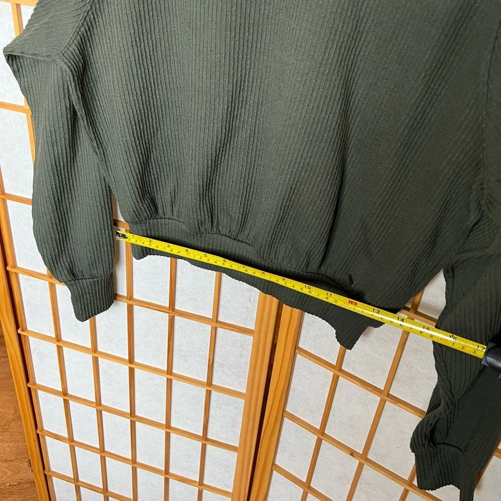 Hollister Olive Green Ribbed Boyfriend Cropped Sweatshirt size Small